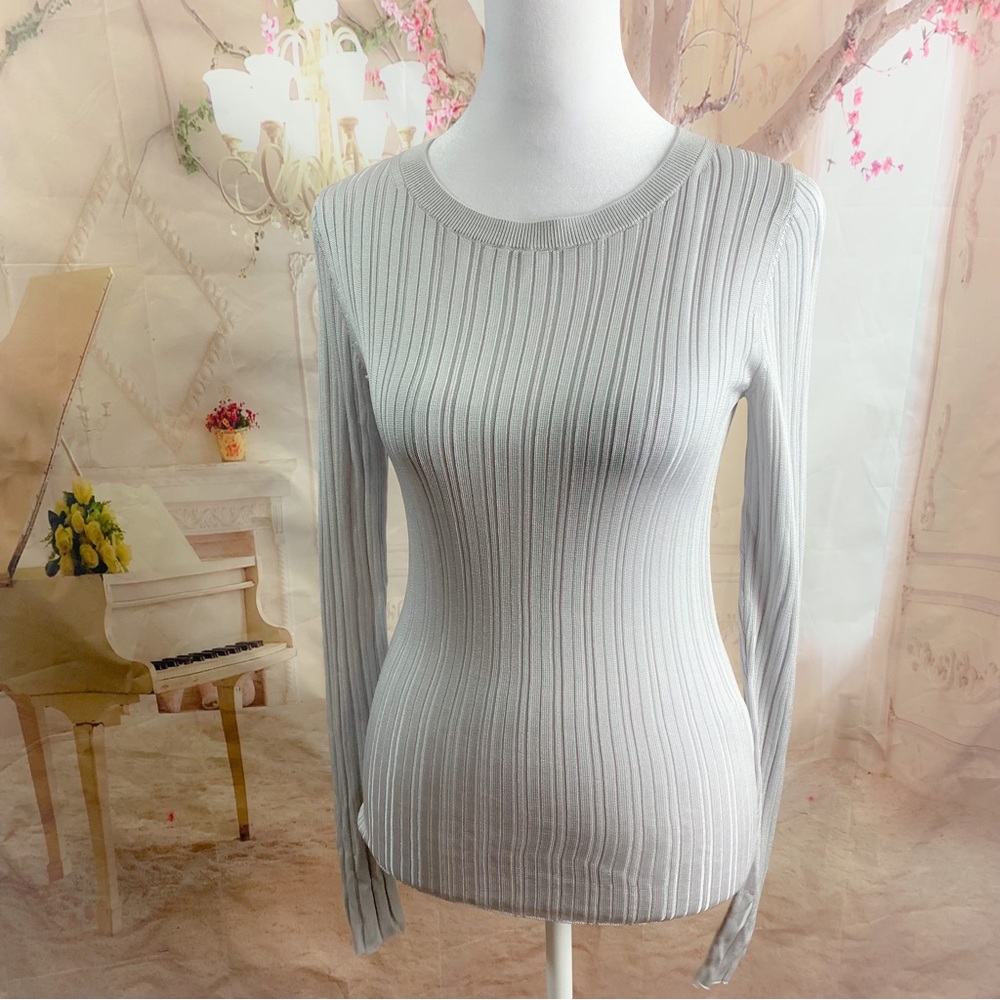 VINCE Ribbed Crew Silver Top - Picture 7 of 14